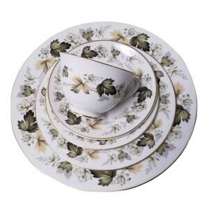 Royal Doulton Larchmont Place Setting 5Pc Dinner Plate Salad Bread Cup & Saucer